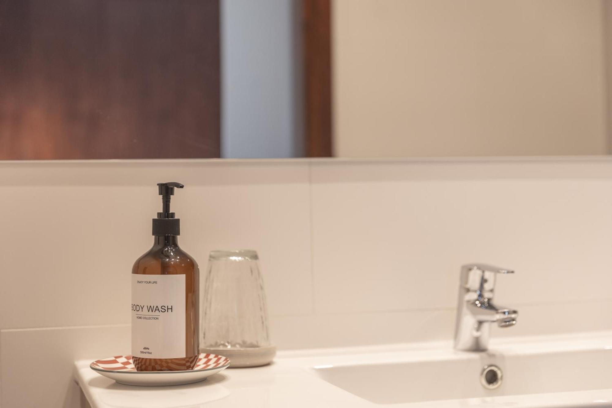 Mazi Apartments Colon Вик Екстериор снимка