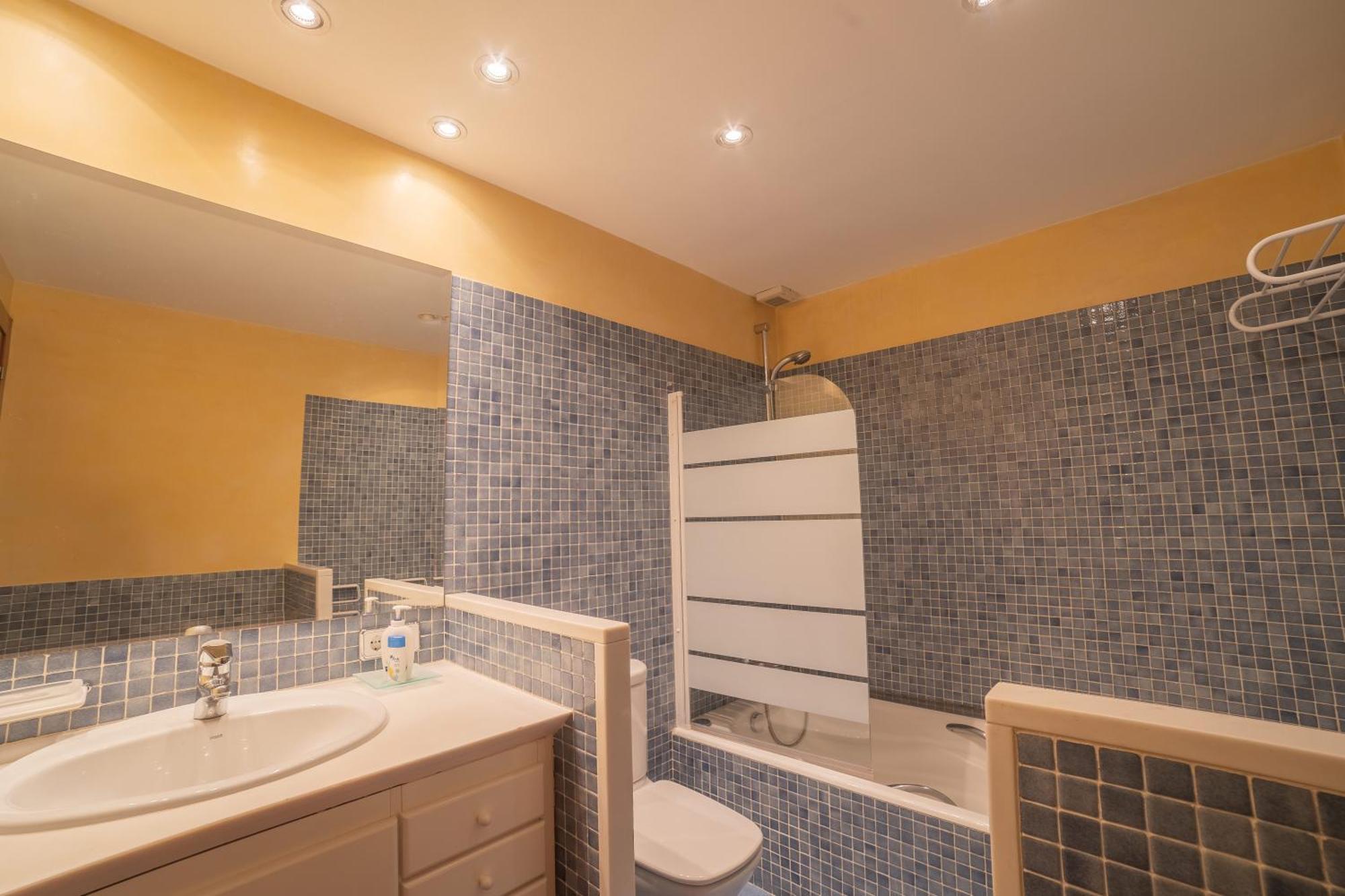 Mazi Apartments Colon Вик Екстериор снимка
