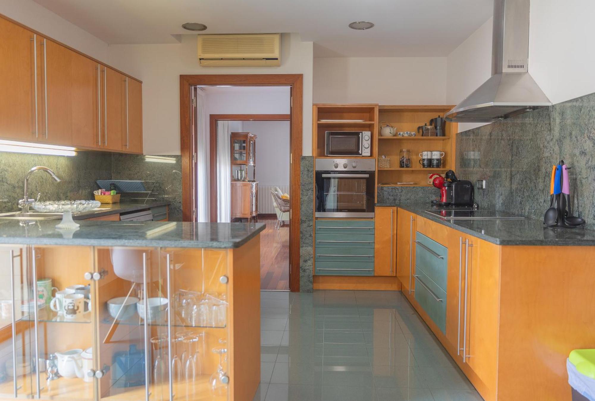 Mazi Apartments Colon Вик Екстериор снимка